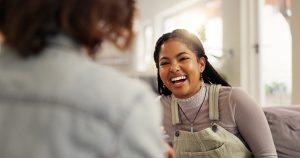 Invisalign vs Veneers to Straighten Teeth